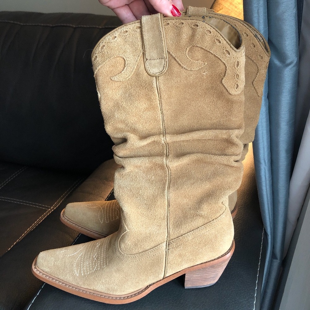 SOLD - Suede cowgirl boots